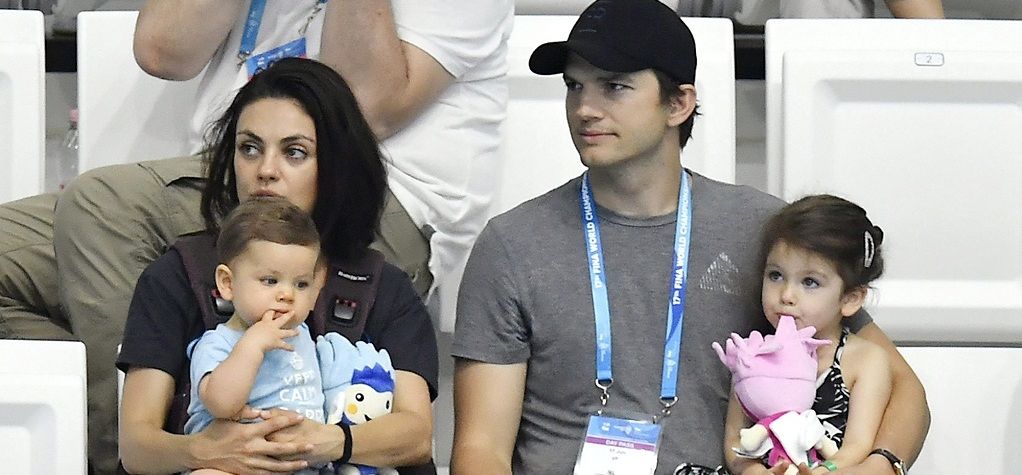 Dimitri Kutcher so svojimi rodičmi a sestrou Wyattovou