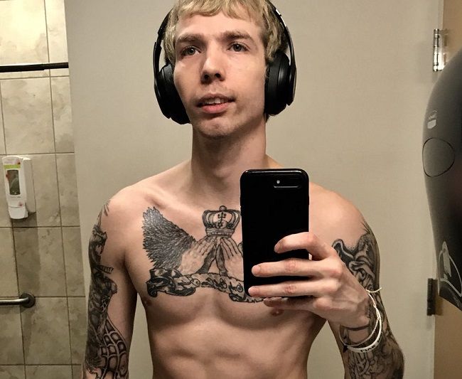 Bryano kūne yra tatuiruotė