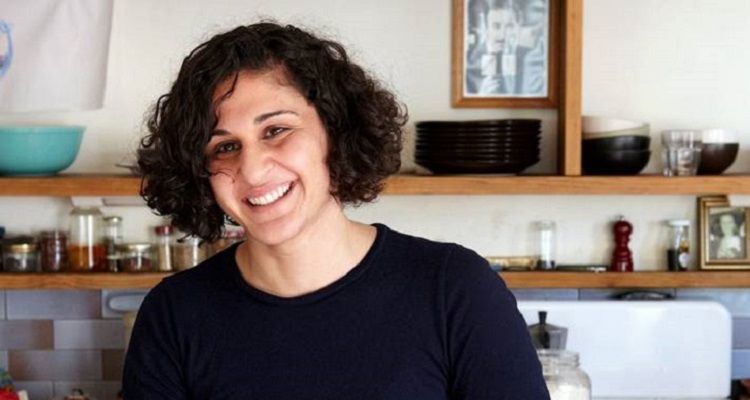 Samin Nosrat (amerikansk kok) Bio, Wiki, karriere, nettoværdi, Instagram, bøger, forældre