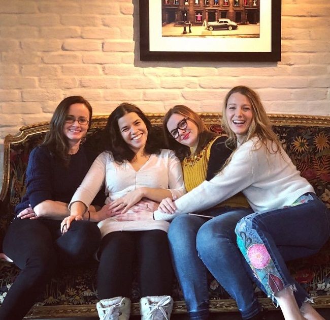 Amber Tamblyn con chicas