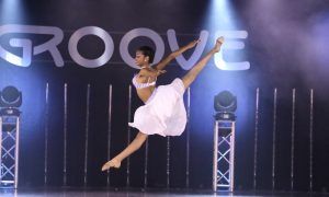 Plesačica na natjecanju u plesnom natjecanju Groove. Fotografija ljubaznošću Groovea.