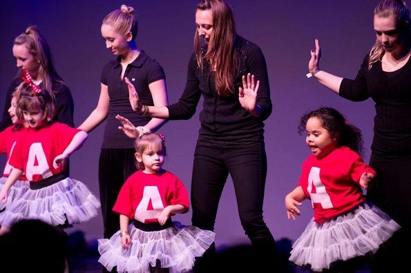 Studiouri care oferă cursuri de dans mai inclusive