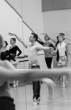 Matthew Powell geeft bedrijfsklas bij het Slowaakse Nationale Ballet
