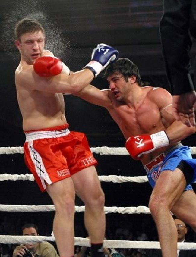 Ruslan-Karaec-vecht tegen zijn tegenstander