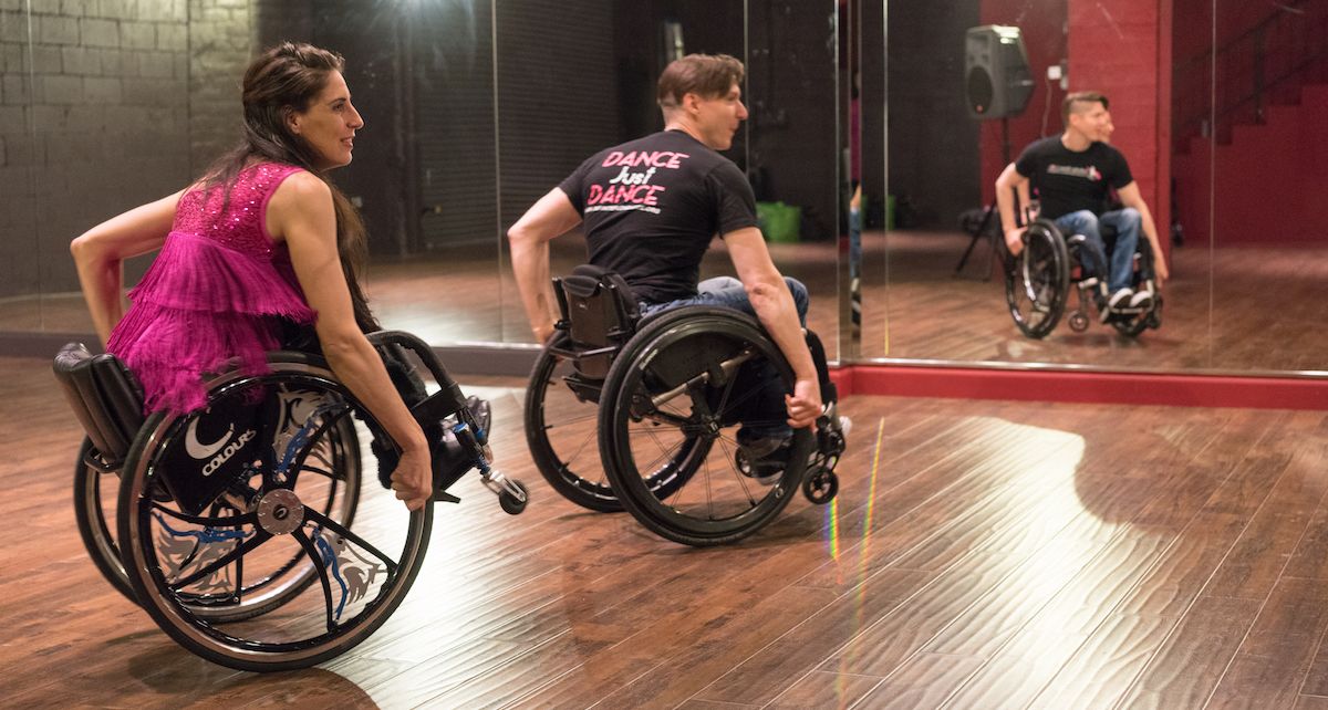 Infinite Flow: una compañía de danza en silla de ruedas. Foto de Michael Hansel.