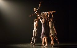 AMDA ofrece programas completos de teatro de danza tanto en Nueva York como en Los Ángeles