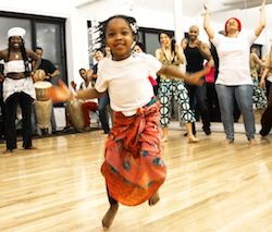 Trieda afrického tanca v Brooklyne