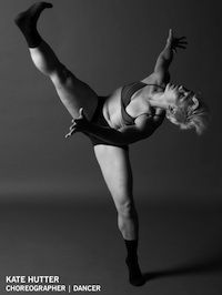 Kate Hutter iš L. A. šiuolaikinio šokio kompanijos