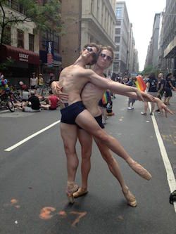 Billy Blankenas ir J Ryanas Carrollas NYC „Pride“ parade. Nuotrauka mandagumo Blanken.