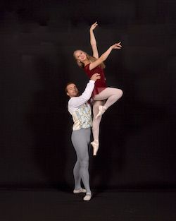 Brianna Mattis, solista de SBRI, con el bailarín principal de SBRI, Aaron DeVivo. Foto cortesía de Herci Marsden.