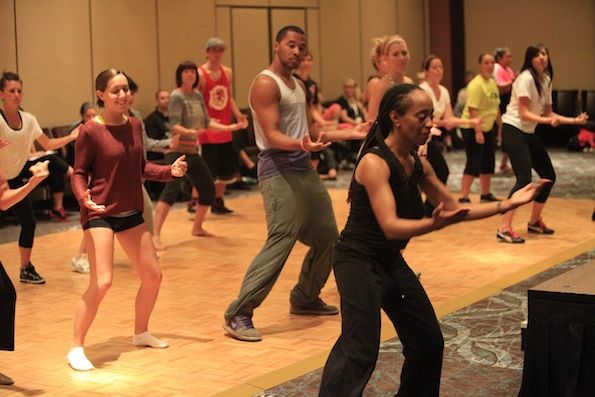 Univerza za učitelje plesa: Vrnitev v šolo, da gremo naprej v studiu