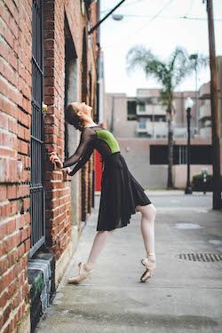 Aviva Gelfer-Mundl para Audition Dancewear. Foto de Simplybella Photography.