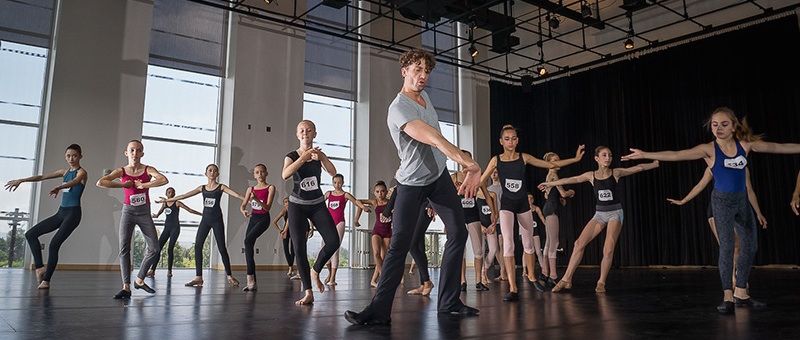 Džofrija baleta skola uzņem jauno intensīvo Džofrija muzikālā teātra vasaru