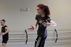 Gabrielle Lamb mēģina Dark Circles mūsdienu deju. Džošua Pjūga fotogrāfija.