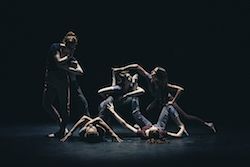رقصة بيجونوينج. تصوير تشارلز روسيل.