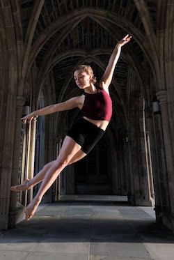 Long2 Philadelphia-danser Molly Hawkins. Foto av Natalie Marshall.