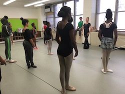 Michelle Cave enseñando para Ballet and Beyond NYC. Foto cortesía de Cave.