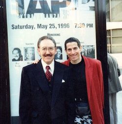 Phil Black y Alan Onickel en 1996, cuando Black recibió el premio Flo-Bert. Foto cortesía de Onickel
