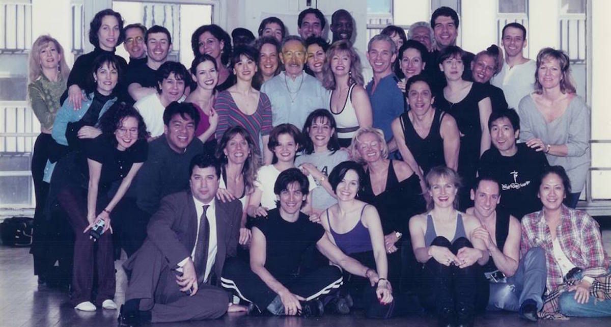 Phil Black con muchos exalumnos del Broadway Dance Center en 1996.