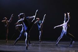 „Complexions Contemporary Ballet“ pristato Rhodeną