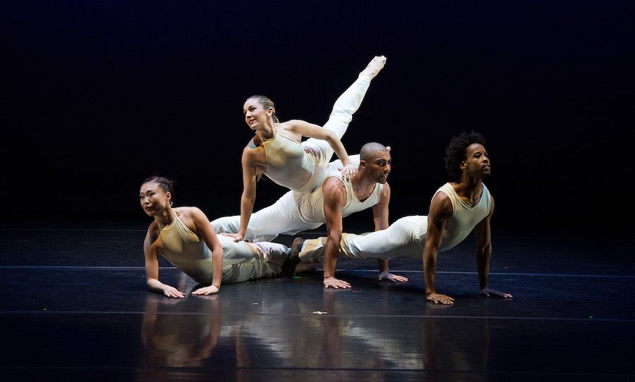 35 години танц на Каролин Дорфман: Оформяне на движеща се глина