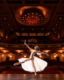 Valtion kadun baletti. Kuva Andre Yew.