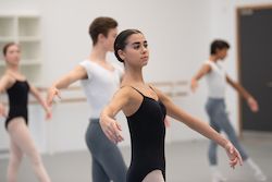 Učenci angleške nacionalne baletne šole. Foto Arnaud Stephenson
