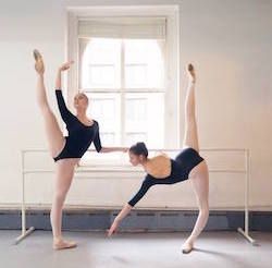 Vassiljevo klasikinio baleto akademijos studentai. Vassiljevo meno baleto pastatymo nuotr.