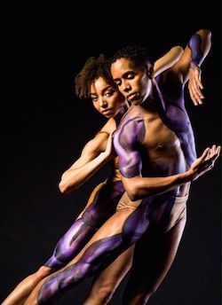 Dejotāji ar projektu Black Iris. Foto: Metjū Mērfijs.