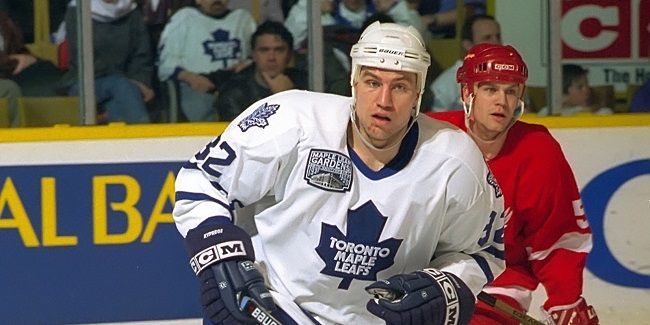 Nick Kypreos jugando para los Maple Leafs