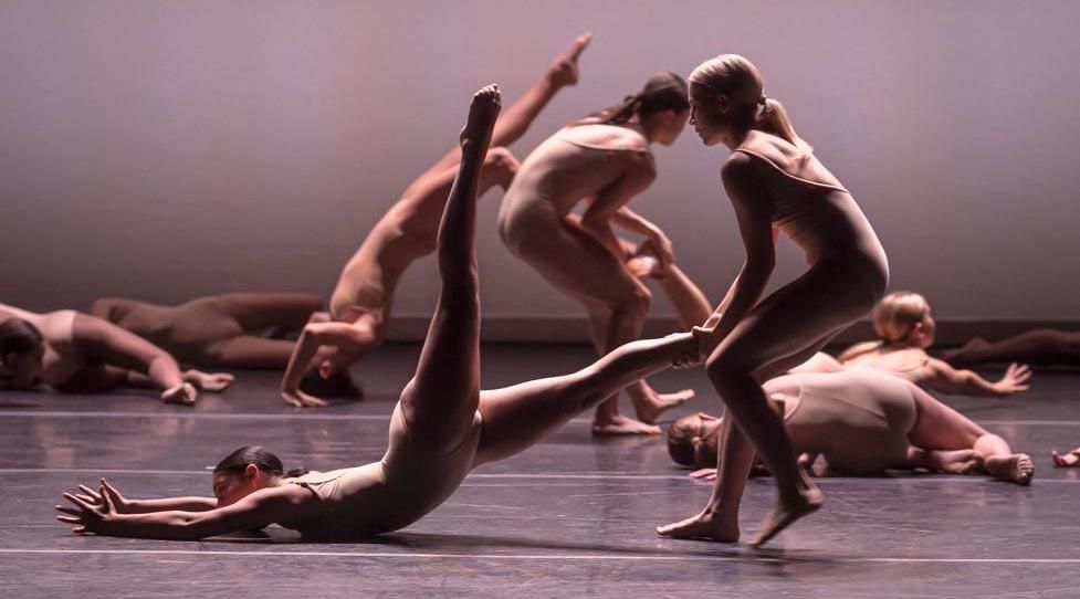 Tantsijad nõuavad tegevushüvitiste kontserti: Ameerika tantsu gobelään