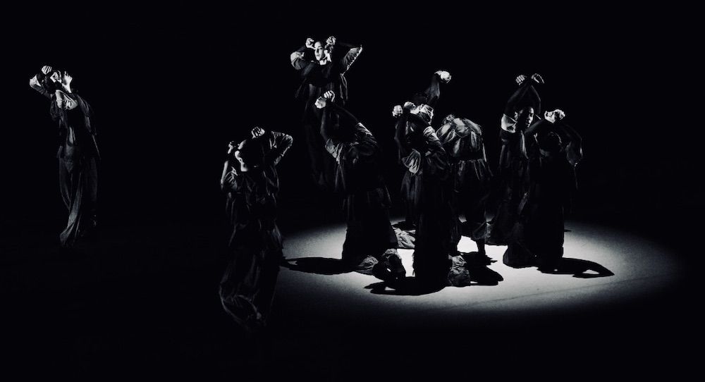 Riesgo, coraje y conciencia en la creación de danzas: 'Inside Our Skins' de Tabula Rasa Dance Theatre