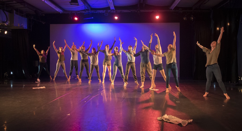Cuando los bailarines, juntos, lo han tenido: Nozama Dance Collective 'Enough