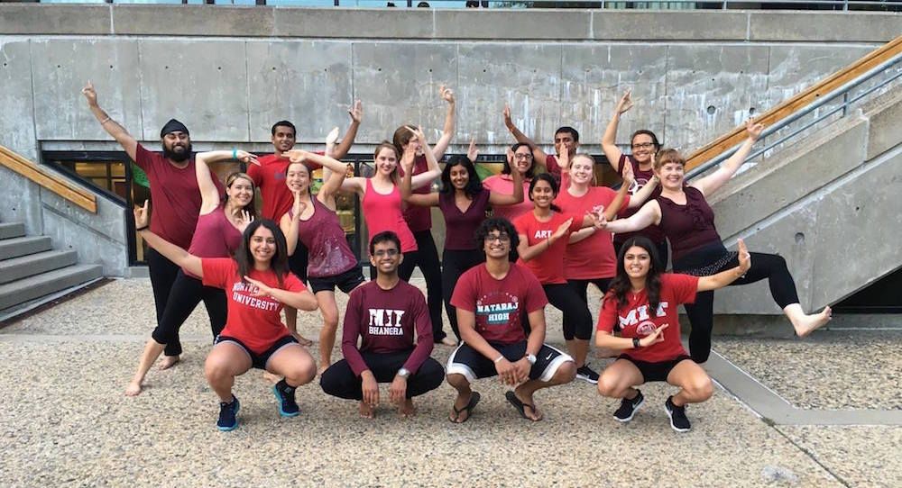 Ples v skupnosti: zadnji nastop MIT Summer Bhangra