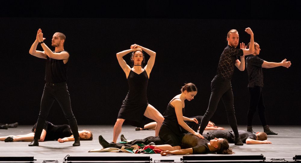 La Compañía de Danza Batsheva fue presentada por Celebrity Series of Boston en el Boch Center Shubert Theatre. Foto de Robert Torres.