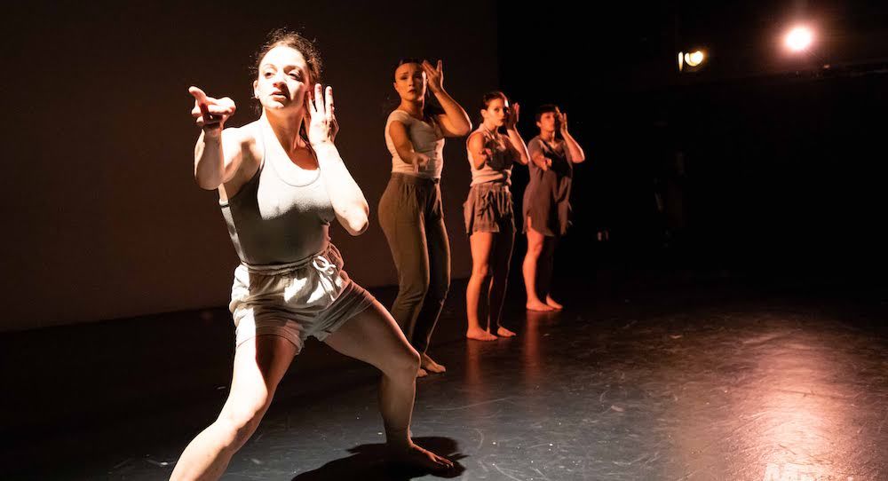 Показване на значението в танцовото изкуство: InQUAD на наклонения танцов проект