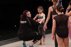 Rachel Brown은 Groove Dance Competition and Convention에서 가르치고 있습니다.