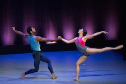 Amar Ramasar ja Tiler Peck NYCB-st esinevad 2016. aasta vähi vastase tantsuüritusel. Foto autor Christopher Duggan.