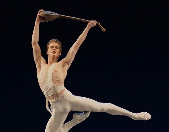 Finlay ja Huxley ylennettiin solistiksi NYC Balletissa